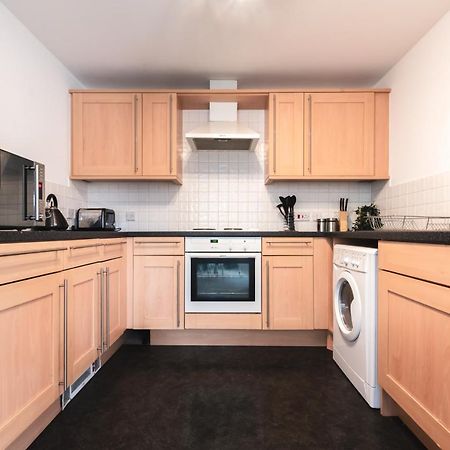 Best Price! Large Spacious 2 Bed Apartment - King Size Or Single Beds, Sofabeds, Smart Tvs, Free Parking Southampton Exterior photo