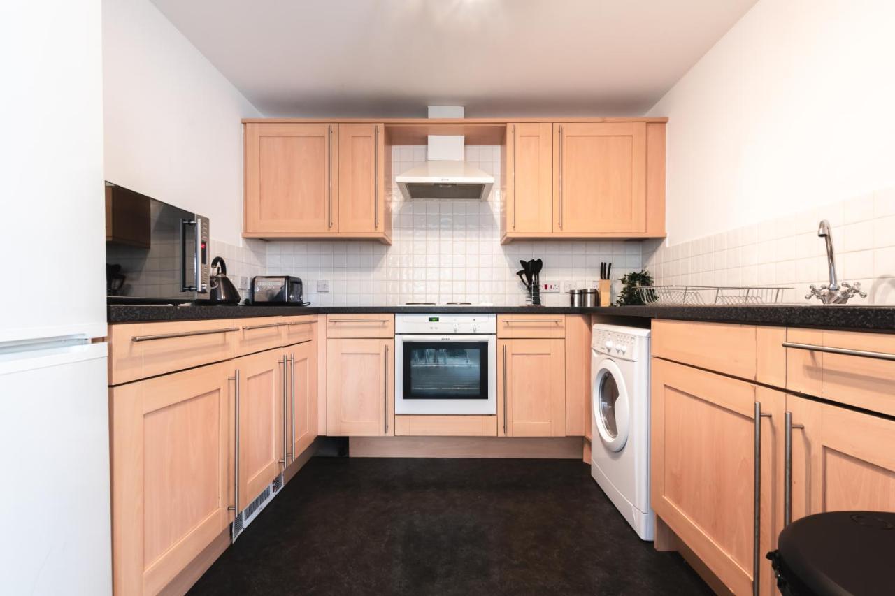 Best Price! Large Spacious 2 Bed Apartment - King Size Or Single Beds, Sofabeds, Smart Tvs, Free Parking Southampton Exterior photo
