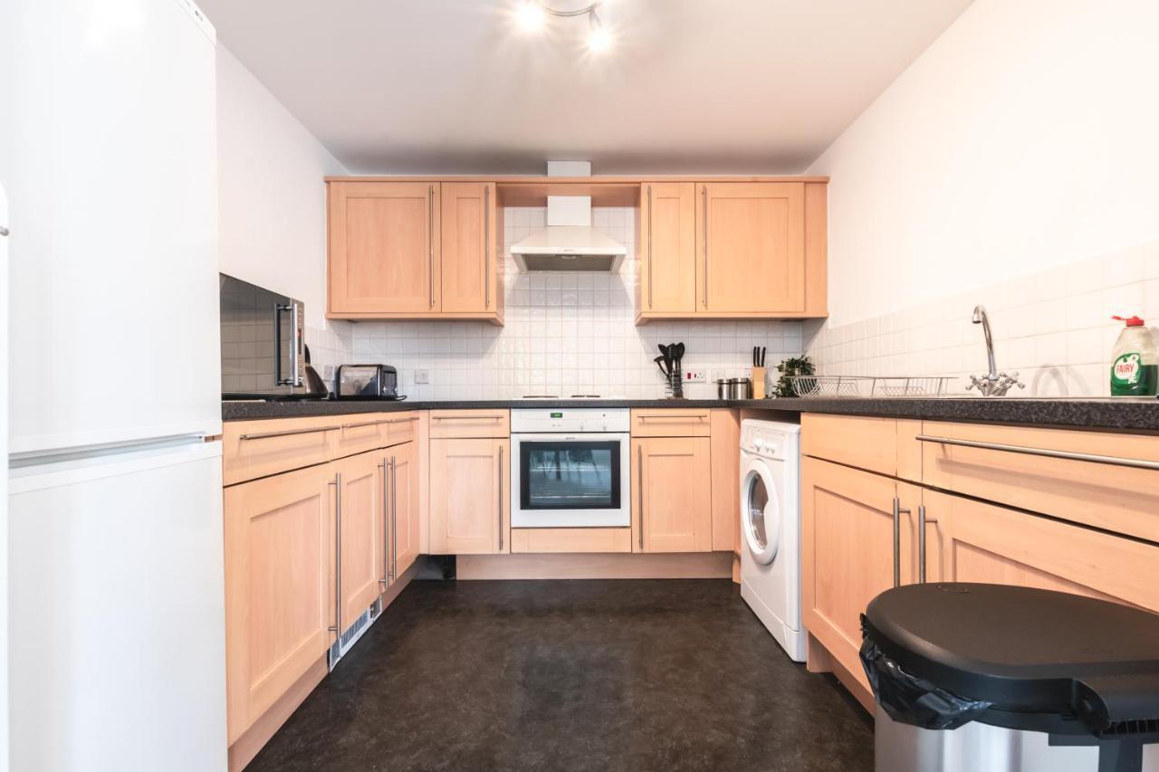 Best Price! Large Spacious 2 Bed Apartment - King Size Or Single Beds, Sofabeds, Smart Tvs, Free Parking Southampton Exterior photo