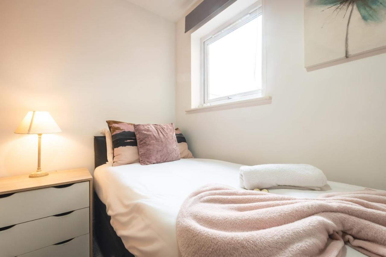 Best Price! Large Spacious 2 Bed Apartment - King Size Or Single Beds, Sofabeds, Smart Tvs, Free Parking Southampton Exterior photo
