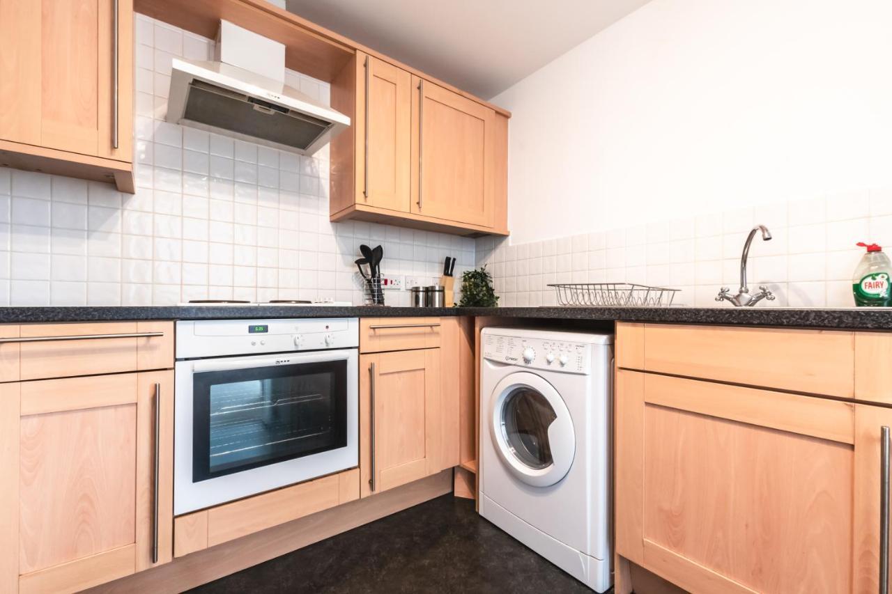 Best Price! Large Spacious 2 Bed Apartment - King Size Or Single Beds, Sofabeds, Smart Tvs, Free Parking Southampton Exterior photo